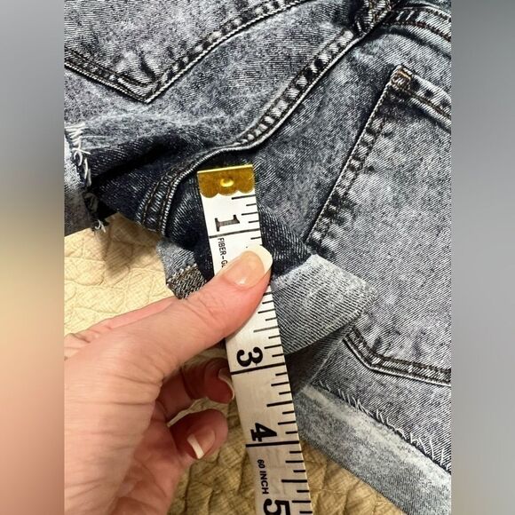 Express black acid wash low rise jean shorts 4 80s - Picture 5 of 9